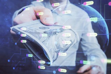 Teknolojinin iki katına çıkması hologram, dolar banknotları ve insan eli. Veri kavramı