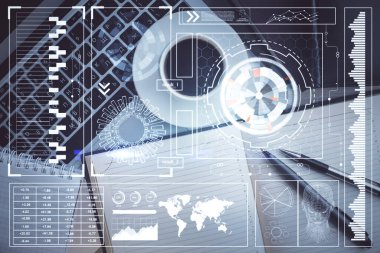 Bilgisayarla üst görünüm çalışma masası arka planında veri temasının çoklu pozlanması hologramı çiziyor. Teknoloji kavramı.