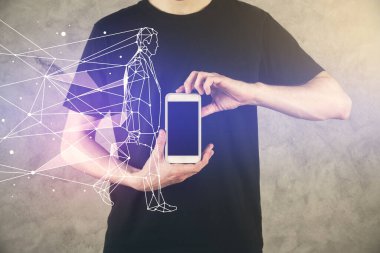 Bir insanın elini tutarken ve mobil bir cihaz ve yaratıcı hologram çizimi kullanırken çift pozlama.