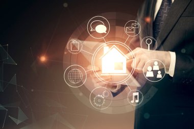 Dijital bir cihaz ve şehir çizimi kullanarak insanın ellerini tutarken çift pozlama.