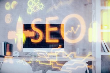 SEO çizimine ve ofis içi arka planına iki kez maruz kalmış. Arama optimizasyon motoru kavramı.