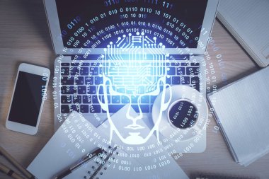 Üst görünüm çalışma masası arka planında bilgisayarla hologram çizerken çifte maruz kalma. Büyük veri kavramı.