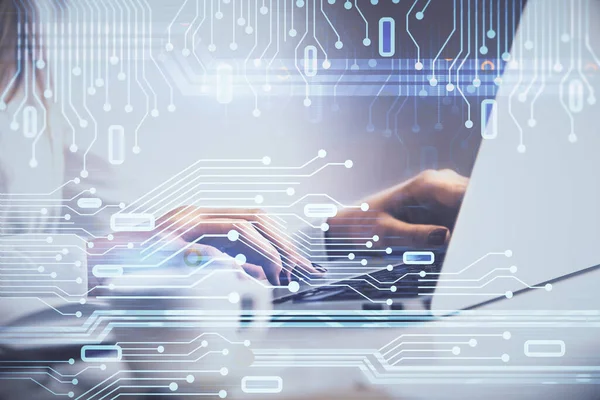 Bilgisayar ve veri temalı hologram çizimleri üzerinde çalışan kadın ellerine çok fazla maruz kalma. Teknoloji kavramı.