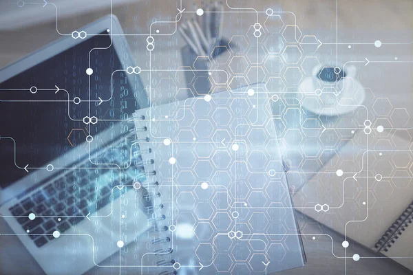 Bilgisayar ve veri temalı hologram çizimleri üzerinde çalışan kadın ellerine çok fazla maruz kalma. Teknoloji kavramı.