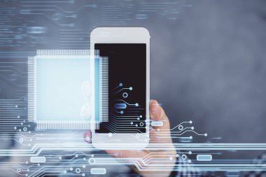 Bir adamın elini tutarken ve dijital bir cihaz ve veri temalı hologram çizimi kullanırken çift pozlama. Teknoloji konsepti.