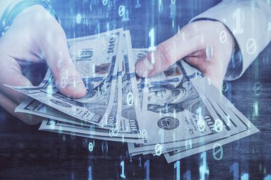 Teknolojiye çoklu maruz kalma hologram, dolar banknotları ve insan eli. Veri kavramı