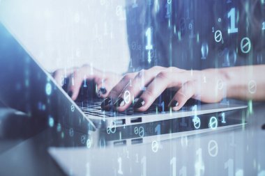 Bilgisayar ve veri temalı hologram çizimlerinde çalışan kadın elleri çift pozlama. Teknoloji kavramı.