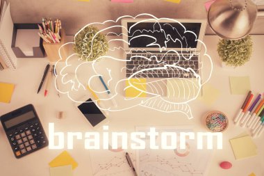 Tema çizimini masaüstü arkaplanındaki bilgisayardan başlat. Üst Manzara. Çifte maruziyet. Beyin fırtınası konsepti.