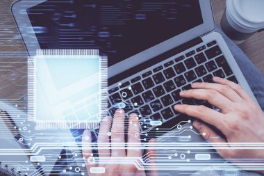 İnsan elinin bilgisayar klavyesi ve veri temalı hologram çiziminin üzerine yazarken çoklu pozlama. Üst Manzara. Teknoloji konsepti.