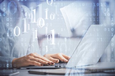 Bilgisayar ve veri temalı hologram çizimleri üzerinde çalışan kadın ellerine çok fazla maruz kalma. Teknoloji kavramı.