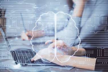 Bilgisayar ve beyin hologramı çizimleri üzerinde çalışan çok sayıda kadın eli var. Ai kavramı.