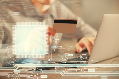 Elinde kredi kartı ve veri teması çizimi olan bir adamın ellerine iki kez maruz kalmış. E-ticaret ve teknoloji kavramı.