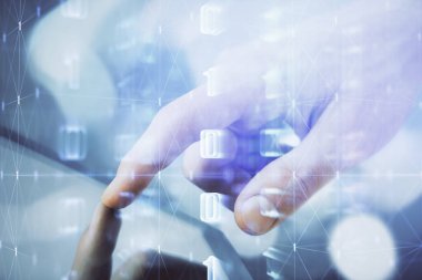 Dijital bir cihaz ve veri temalı çizim kullanan bir adamın el ele tutuşması. Yenilik kavramı.