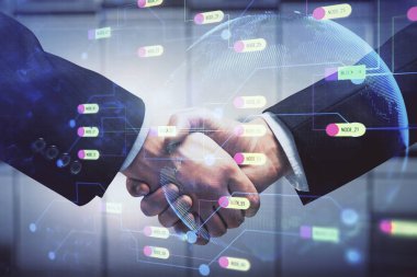 İki kişinin veri temalı hologramı ve el sıkışması. Bilişim endüstrisi konseptinde ortaklık.