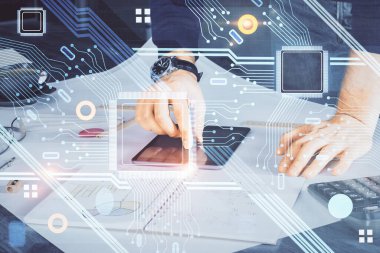 Bir adamın elini tutarken ve dijital bir cihaz ve veri temalı çizim kullanırken çift pozlama. Teknoloji konsepti.