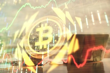 Blockchain temalı çizimler ve açık defter arkaplanı olan bir masa. Kripto para birimi kavramı