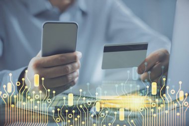 Elinde kredi kartı ve veri teması çizimi olan bir adamın ellerine iki kez maruz kalmış. E-ticaret ve teknoloji kavramı.