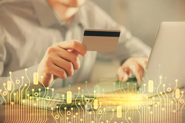 Dubbele Blootstelling Van Man Handen Met Een Creditcard Data Thema — Stockfoto