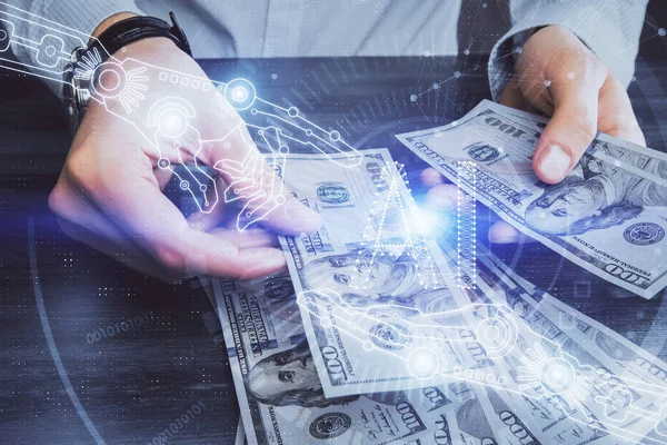 Doble exposición de la tecnología dibujo holograma y nosotros billetes de dólares y manos de hombre. Concepto de datos —  Fotos de Stock