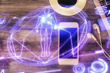 Eğitim teması telefonlu masanın üzerine iki kez çizilmiş. Üst Manzara. Bilim eğitimi kavramı.