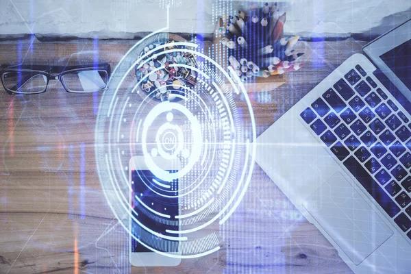 Çalışma masasının üzerine teknoloji teması çizimi çifte pozlama. Üst Manzara. Küresel veri analiz kavramı.