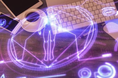 Eğitim teması telefonlu masanın üzerine iki kez çizilmiş. Üst Manzara. Bilim eğitimi kavramı.