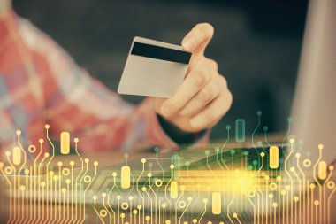 Elinde kredi kartı ve veri teması çizimi olan bir adamın ellerine iki kez maruz kalmış. E-ticaret ve teknoloji kavramı.