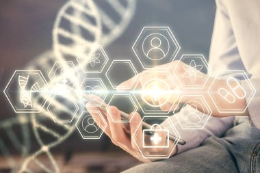 Bir adamın elini tutarken ve bir telefon ve DNA çizimi kullanırken iki kez görüntülenmiş. Tıp eğitimi kavramı.