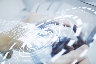 Dijital bir cihaz ve veri temalı çizim kullanan bir adamın el ele tutuşması. Yenilik kavramı.