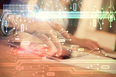 Veri temalı hologram çizimine çifte maruz kalma ve birlikte çalışan erkek ve kadın mobil bir cihaz kullanıyor..