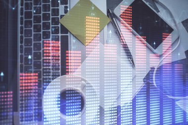 Bilgisayarla arka plan üzerine iki kat mali şema çizimi. Araştırma ve analiz kavramı. Üst görünüm.