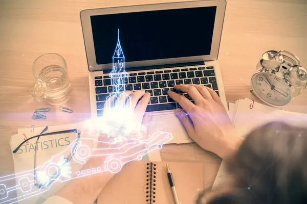 Bir Adamın Ellerinin Bilgisayar Klavyesinde Yazarken Çifte Pozlama Kavramsal Başlangıç — Stok fotoğraf