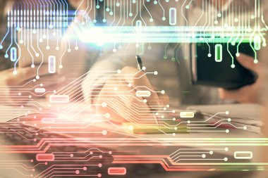 Kadın ve erkeğin birlikte çalışması ve teknoloji temasının hologramı çekmesi. Büyük veri konsepti. Bilgisayar arkaplanı.