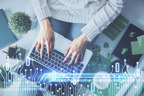 Dubbele Blootstelling Van Vrouwen Handen Werken Aan Computer Data Thema — Stockfoto