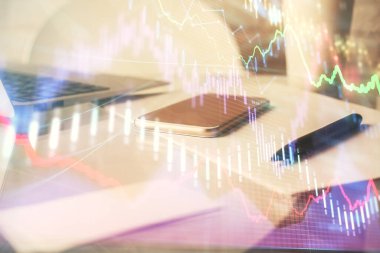 Ön x grafik çizimi ve cep telefonu arkaplanı çift pozlama. Mali veri analizi kavramı