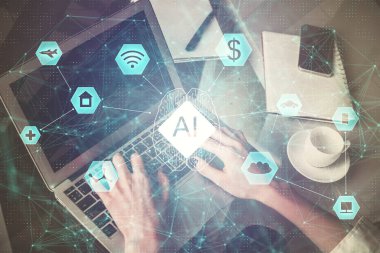 Bilgisayar ve veri temalı hologram çizimlerinde çalışan kadın elleri çift pozlama. Teknoloji kavramı.