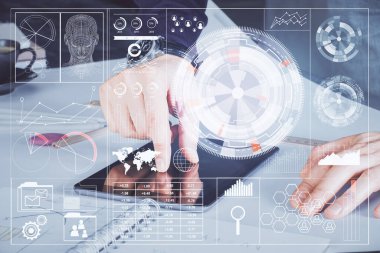 Bir adamın elini tutarken ve dijital bir cihaz ve veri temalı çizim kullanırken çift pozlama. Teknoloji konsepti.