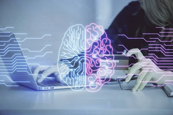 Kredi kartı ve beyin hologramı çizimi tutan bir kadının online alışverişine iki kez maruz kalışı. Veri E-ticaret kavramı.