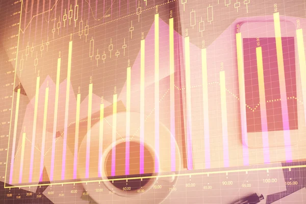 Multi Exposición Del Holograma Gráfico Divisas Sobre Escritorio Con Teléfono — Foto de Stock