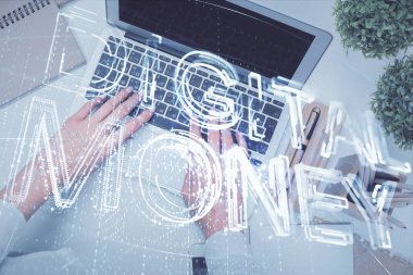 Bilgisayarda çalışan kadın elleri ve engelleme temalı hologram çizimleri. Üst Manzara. Bitcoin kripto para birimi kavramı.