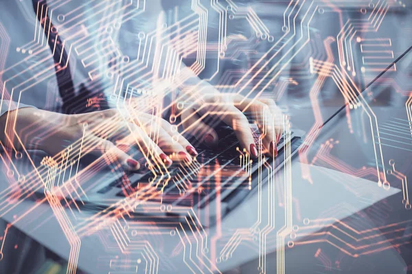 Bilgisayar ve teknoloji temalı çizimlerde kadın elinin çifte pozlanması. Yüksek Teknoloji kavramı.