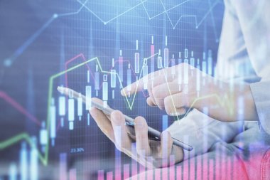 Bir adamın elini tutarken ve dijital bir cihaz ve ön grafik çizimi kullanırken çift pozlama. Finansal piyasa kavramı.