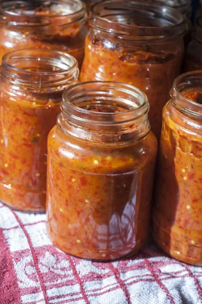 Ajvar - traditionele Servische voedsel — Stockfoto