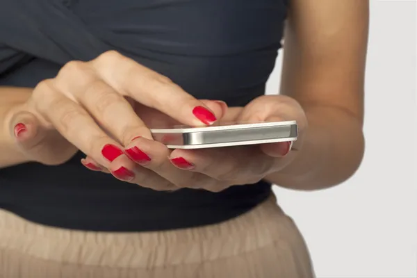 Vrouw met smartphone — Stockfoto