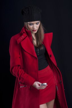 kadın kırmızı ceket