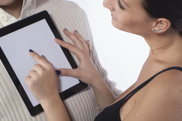 Casal usando computador tablet — Fotografia de Stock