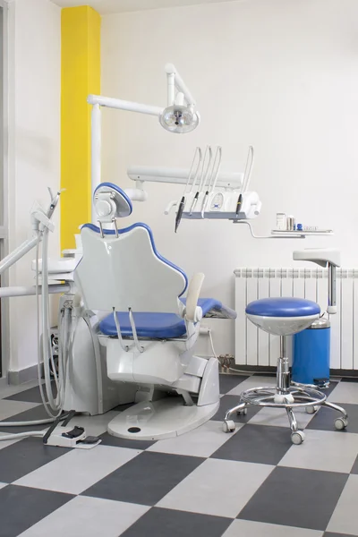 Dentysta w pokoju — Zdjęcie stockowe