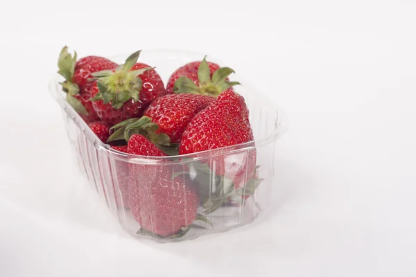 Fraises en emballage plastique — Photo