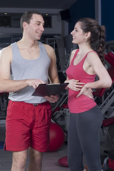 Instructor en gimnasio — Foto de Stock