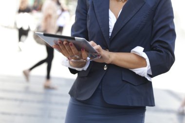 Dijital tablet tutan eller